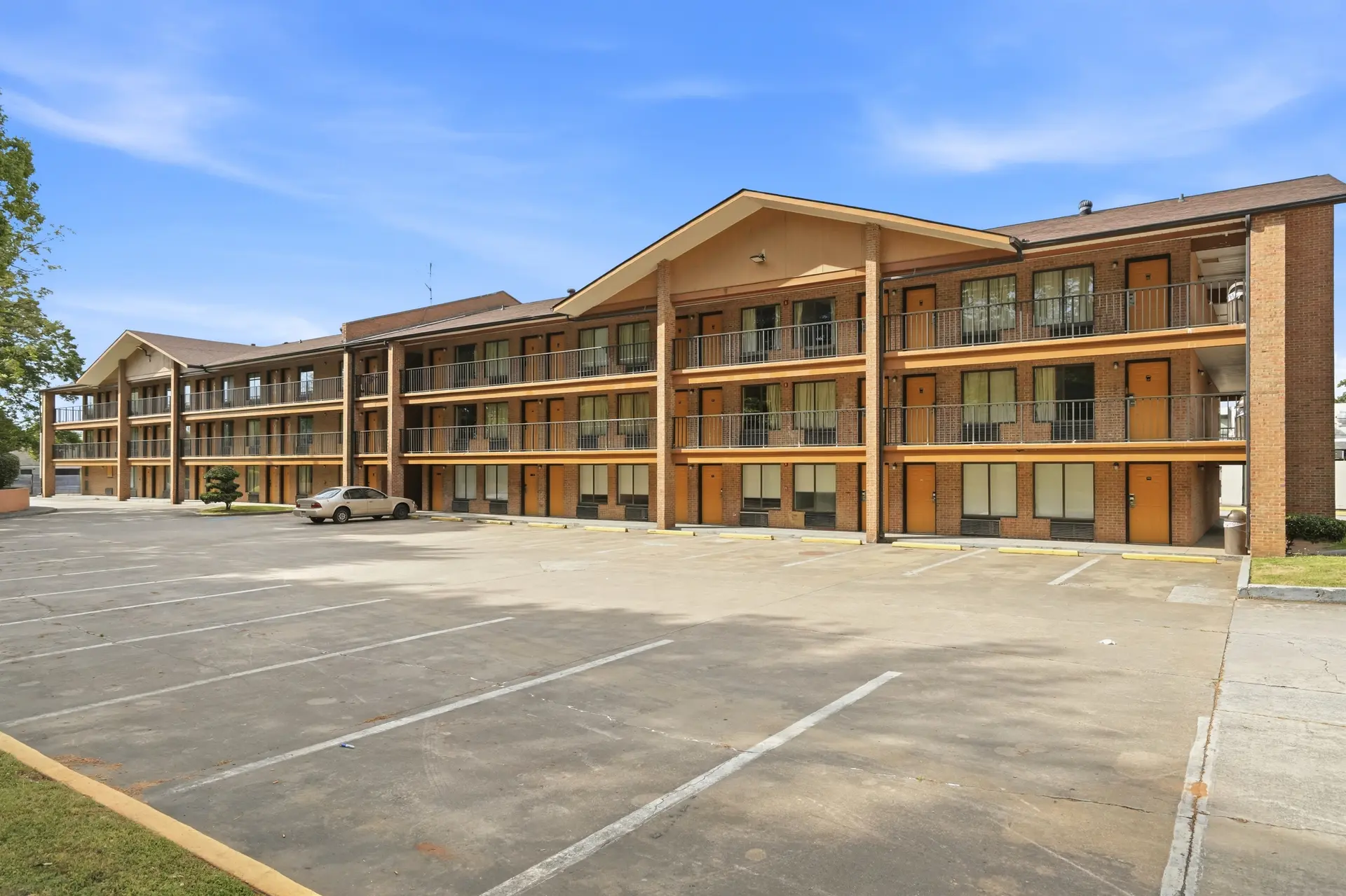 Parking area at American Inn & Suites, Jonesboro GA
