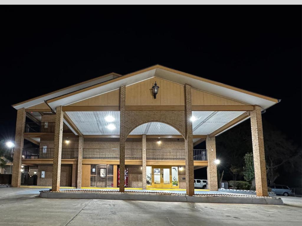 The property after dark on Old Dixie Highway