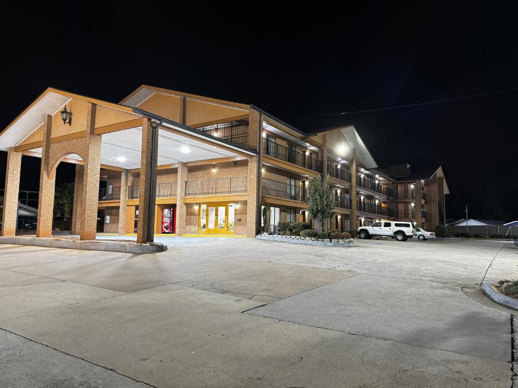 American Inn & Suites at night, Old Dixie Highway, Jonesboro GA